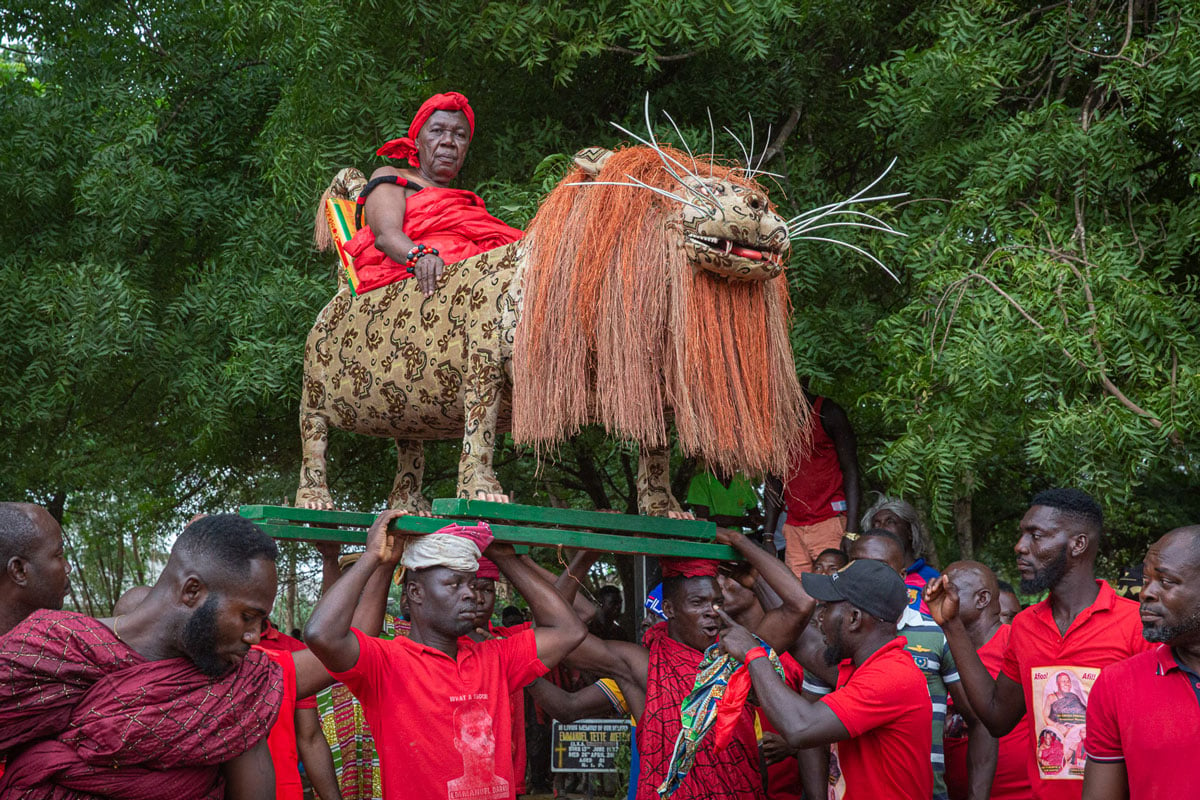 Apartamento Magazine - Buried Treasures: Coffin Art in Ghana