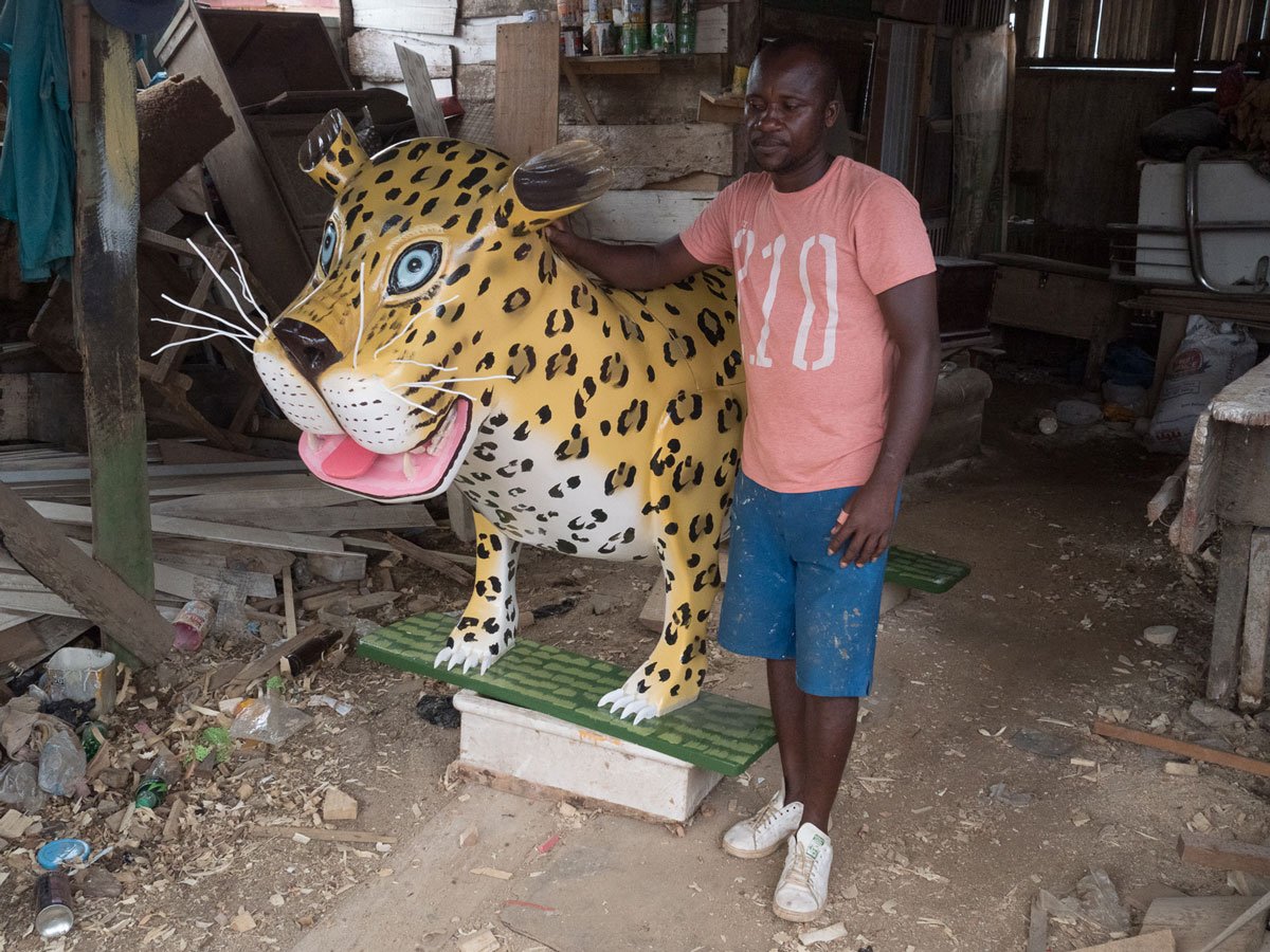 Apartamento Magazine - Buried Treasures: Coffin Art in Ghana