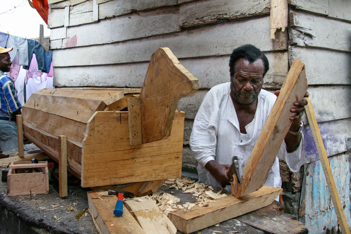 Apartamento Magazine - Buried Treasures: Coffin Art in Ghana